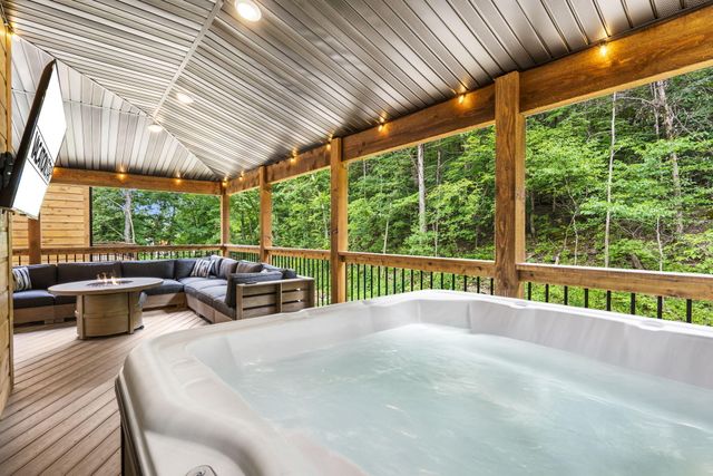 277 Meadow Spring Way, Hollister, MO 65672