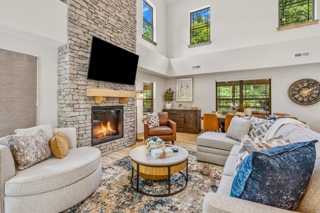 277 Meadow Spring Way, Hollister, MO 65672