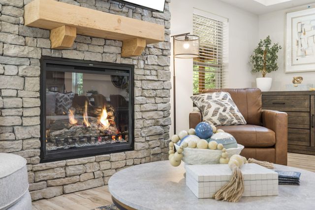 277 Meadow Spring Way, Hollister, MO 65672