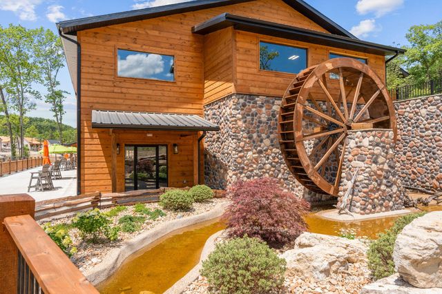 277 Meadow Spring Way, Hollister, MO 65672