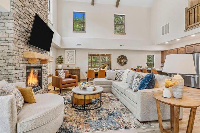 277 Meadow Spring Way, Hollister, MO 65672