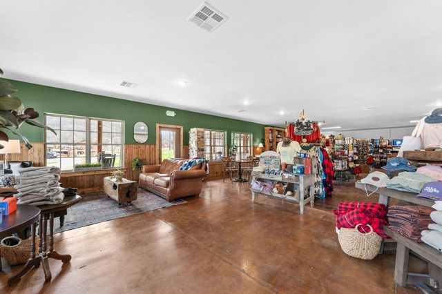 277 Meadow Spring Way, Hollister, MO 65672