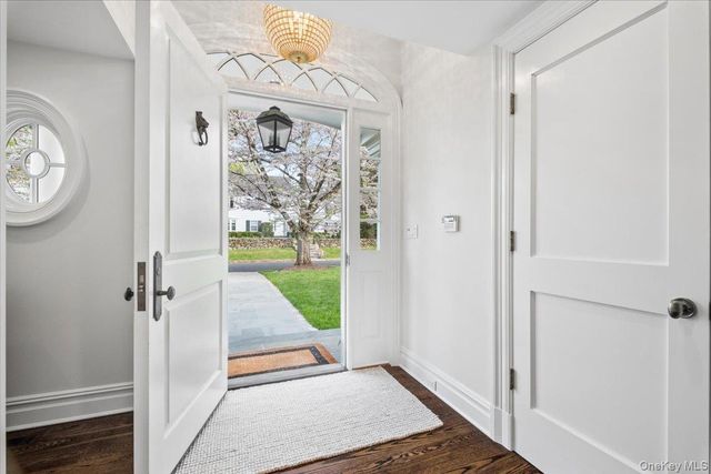 27 Kensington Road, Scarsdale, NY 10583
