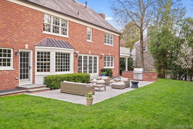 27 Kensington Road, Scarsdale, NY 10583