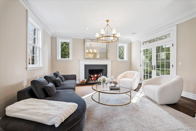 27 Kensington Road, Scarsdale, NY 10583