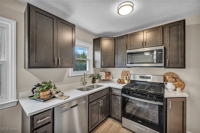 1560 Douglas Road, Wickliffe, OH 44092