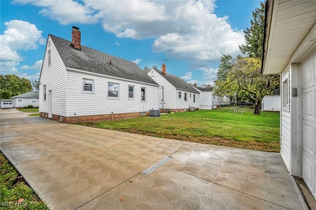 1560 Douglas Road, Wickliffe, OH 44092