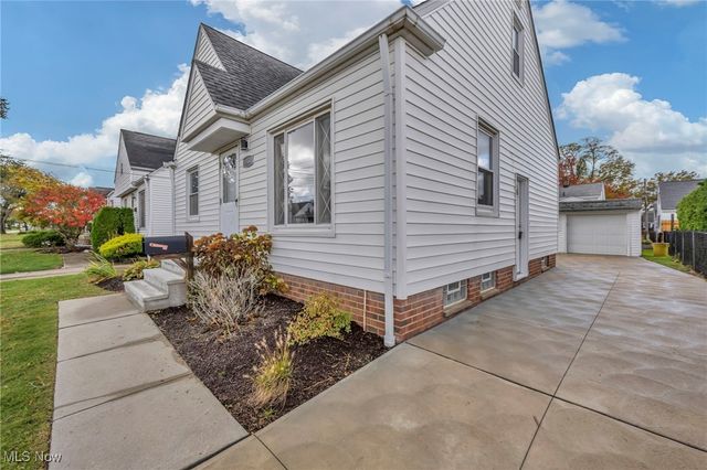 1560 Douglas Road, Wickliffe, OH 44092