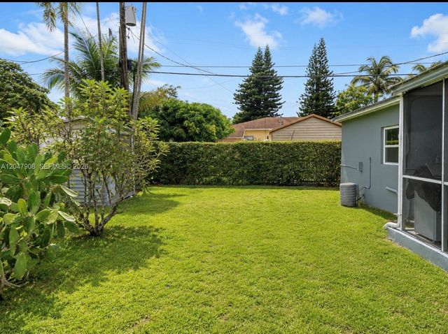 432 NW 103rd St 2, Miami, FL 33150