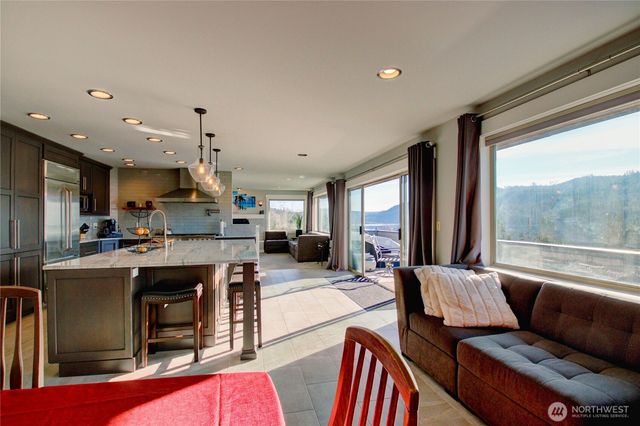 18064 Mariposa Lane, Mount Vernon, WA 98274