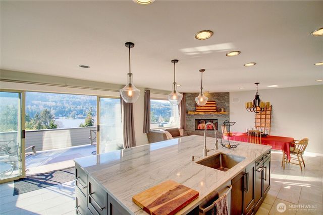 18064 Mariposa Lane, Mount Vernon, WA 98274