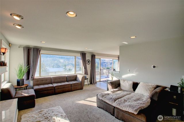 18064 Mariposa Lane, Mount Vernon, WA 98274