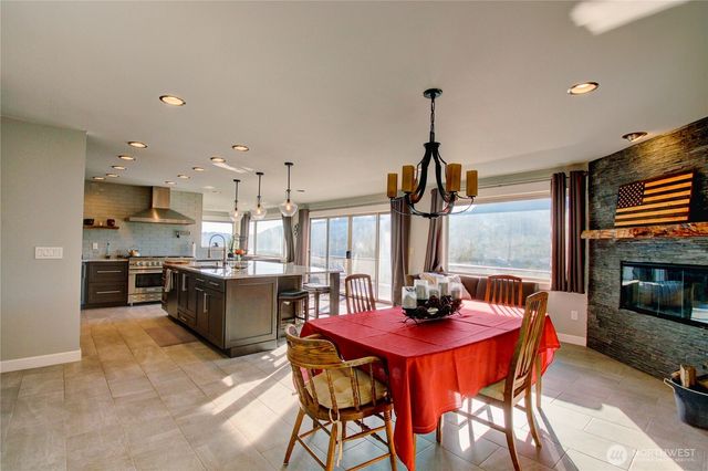 18064 Mariposa Lane, Mount Vernon, WA 98274