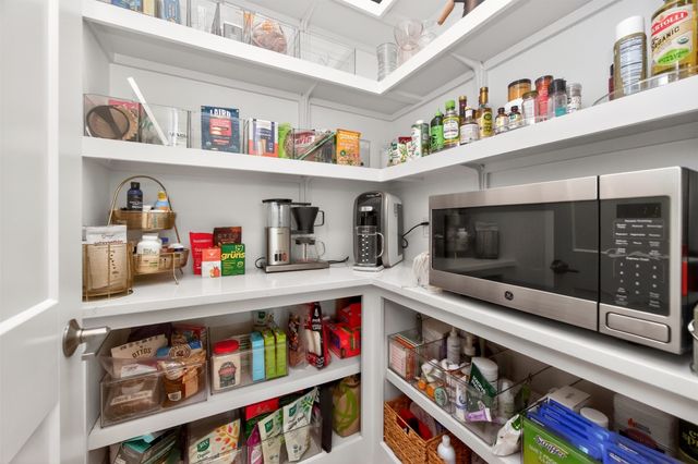 11128 Westport Drive, West Des Moines, IA 50266