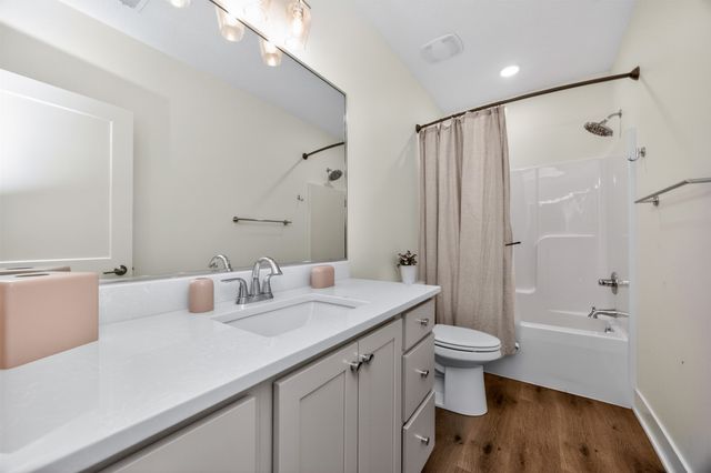 11128 Westport Drive, West Des Moines, IA 50266