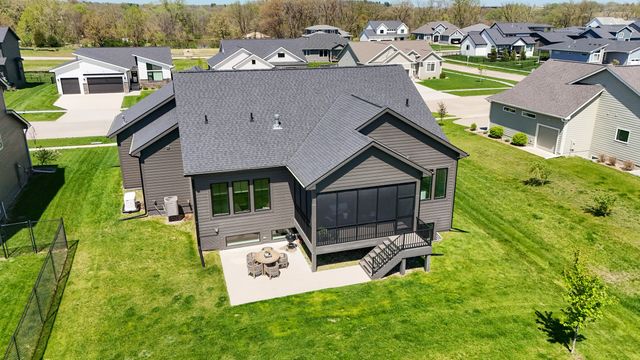 11128 Westport Drive, West Des Moines, IA 50266