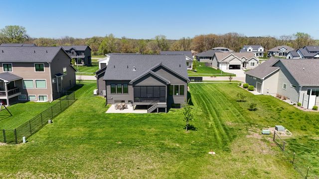 11128 Westport Drive, West Des Moines, IA 50266