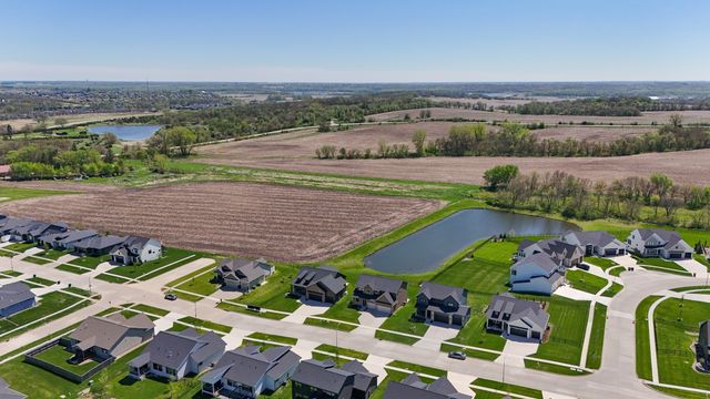 11128 Westport Drive, West Des Moines, IA 50266