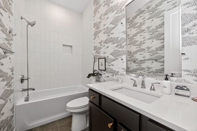 11128 Westport Drive, West Des Moines, IA 50266