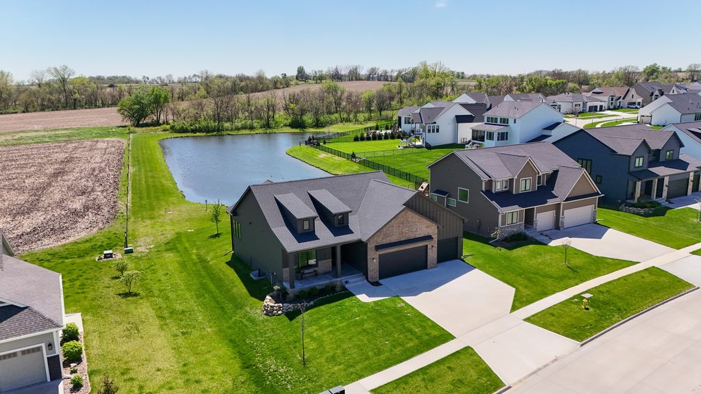 11128 Westport Drive, West Des Moines, IA 50266