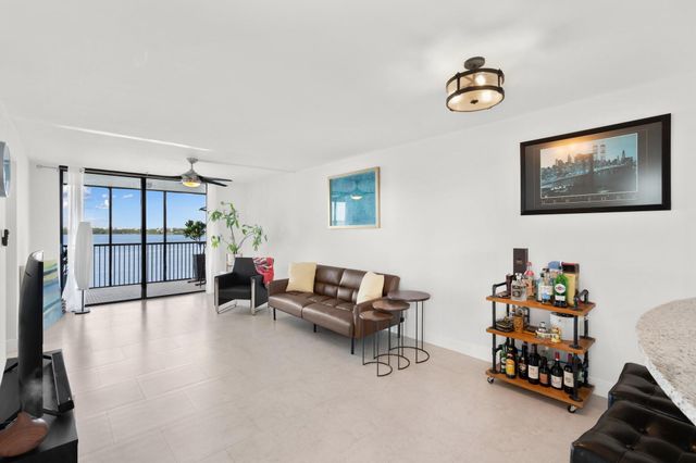 111 Lake Emerald Dr 401, Oakland Park, FL 33309