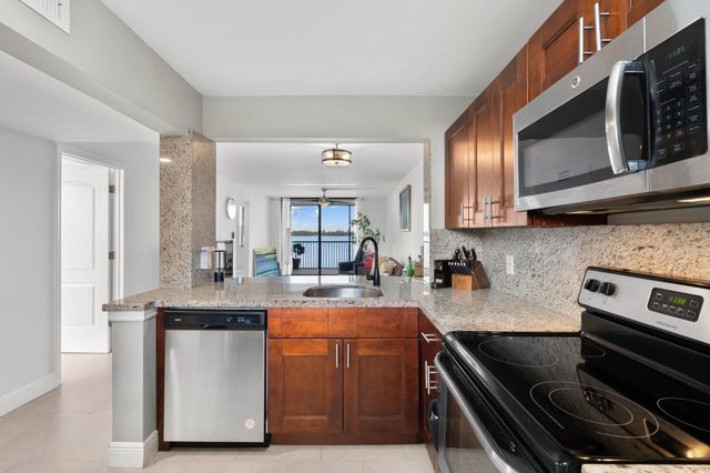 111 Lake Emerald Dr 401, Oakland Park, FL 33309