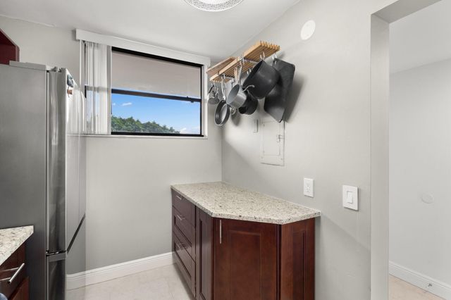 111 Lake Emerald Dr 401, Oakland Park, FL 33309