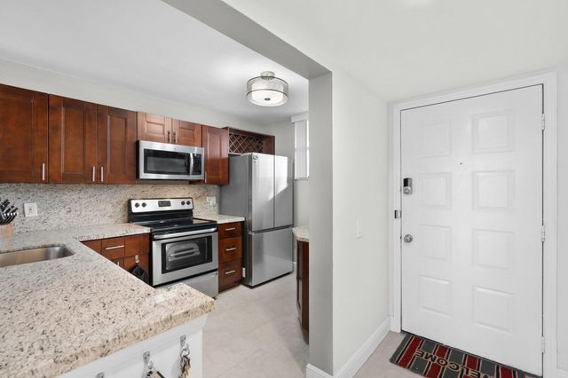 111 Lake Emerald Dr 401, Oakland Park, FL 33309