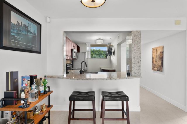 111 Lake Emerald Dr 401, Oakland Park, FL 33309