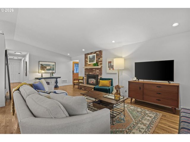 17459 Se MILL St, Portland, OR 97233