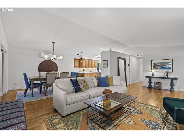 17459 Se MILL St, Portland, OR 97233