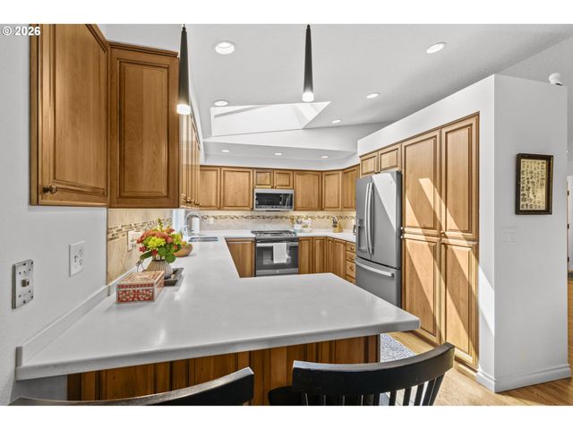 17459 Se MILL St, Portland, OR 97233