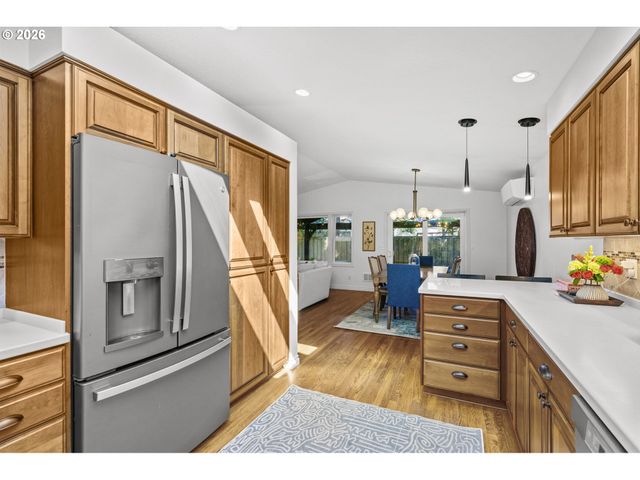 17459 Se MILL St, Portland, OR 97233