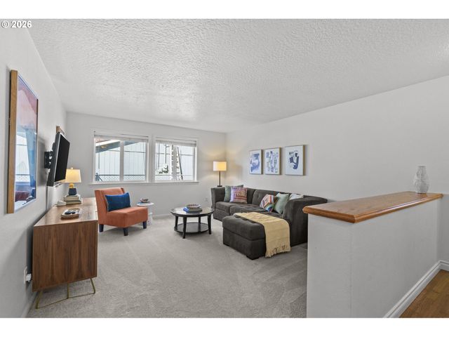 17459 Se MILL St, Portland, OR 97233