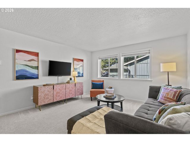 17459 Se MILL St, Portland, OR 97233