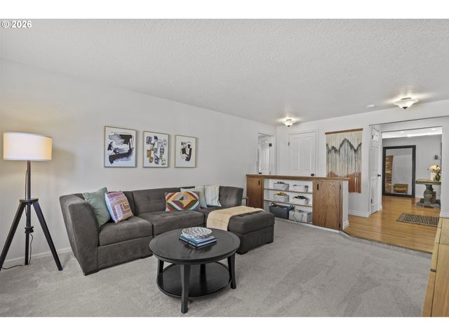 17459 Se MILL St, Portland, OR 97233