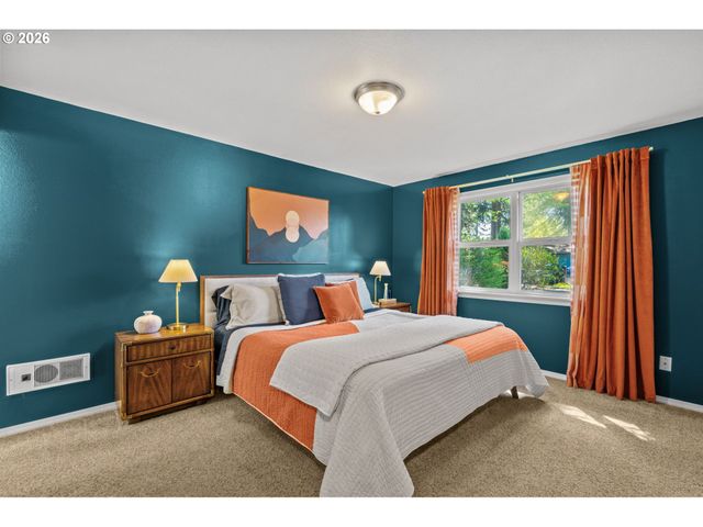 17459 Se MILL St, Portland, OR 97233