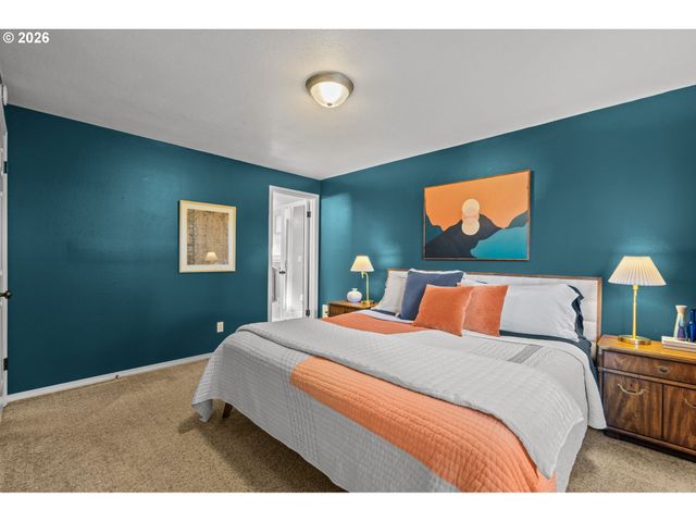 17459 Se MILL St, Portland, OR 97233