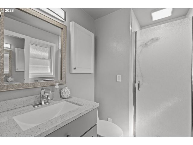 17459 Se MILL St, Portland, OR 97233