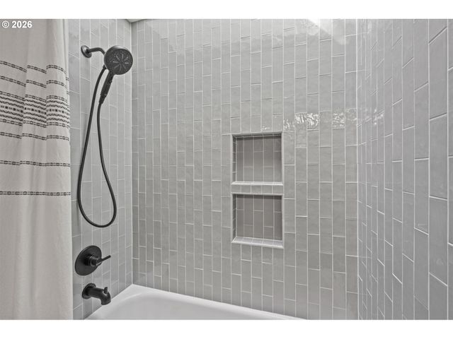 17459 Se MILL St, Portland, OR 97233