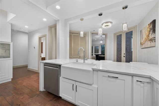 6000 Sugar Hill Drive 17, Houston, TX 77057