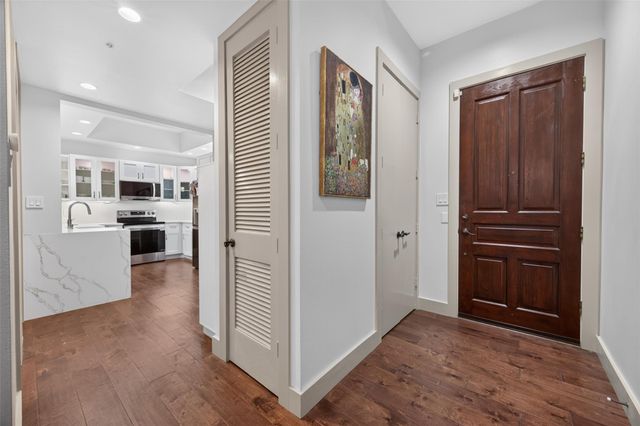 6000 Sugar Hill Drive 17, Houston, TX 77057