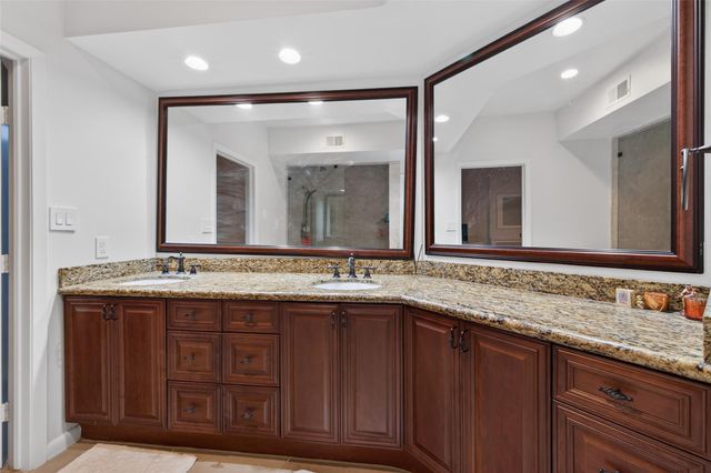6000 Sugar Hill Drive 17, Houston, TX 77057