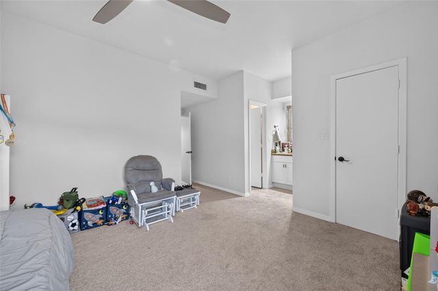 6000 Sugar Hill Drive 17, Houston, TX 77057