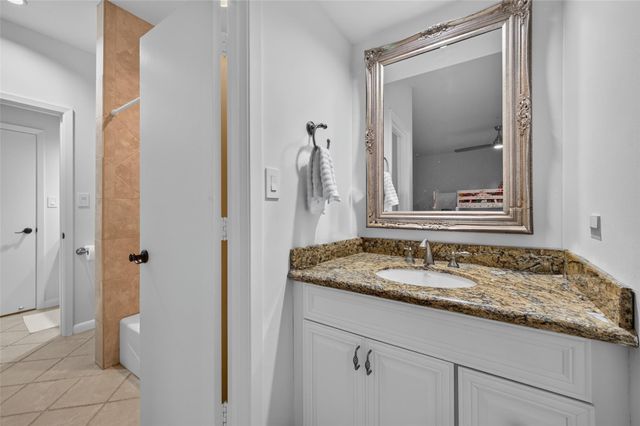 6000 Sugar Hill Drive 17, Houston, TX 77057