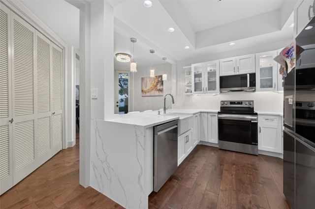 6000 Sugar Hill Drive 17, Houston, TX 77057