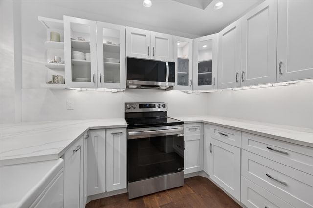 6000 Sugar Hill Drive 17, Houston, TX 77057
