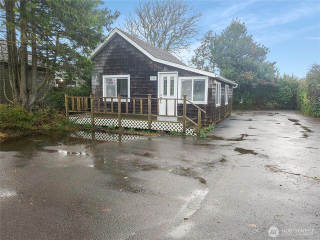 808 Pacific Avenue N, Long Beach, WA 98631