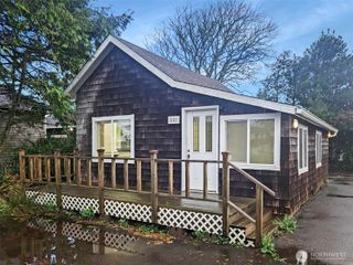 808 Pacific Avenue N, Long Beach, WA 98631