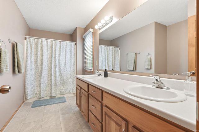 11317 Saint Ives Drive, Fort Wayne, IN 46818